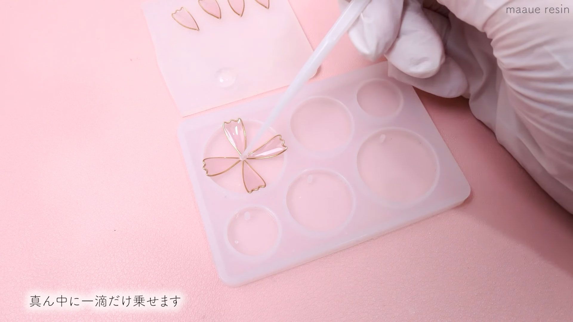 秋ファッションのワンポイントに映えること間違いなし！ワイヤーで作る