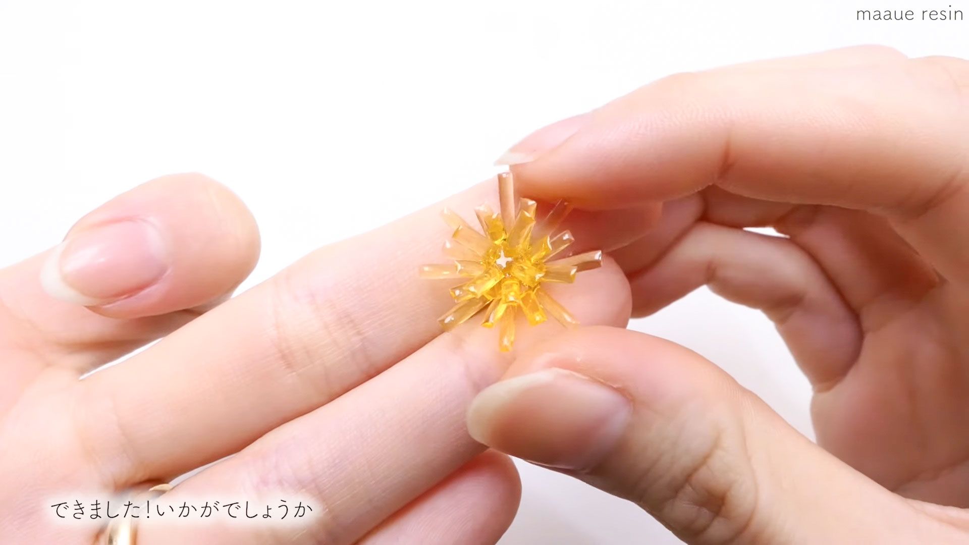 透明感が美しい！立体的で繊細なレジンのたんぽぽパーツの作り方 | croccha