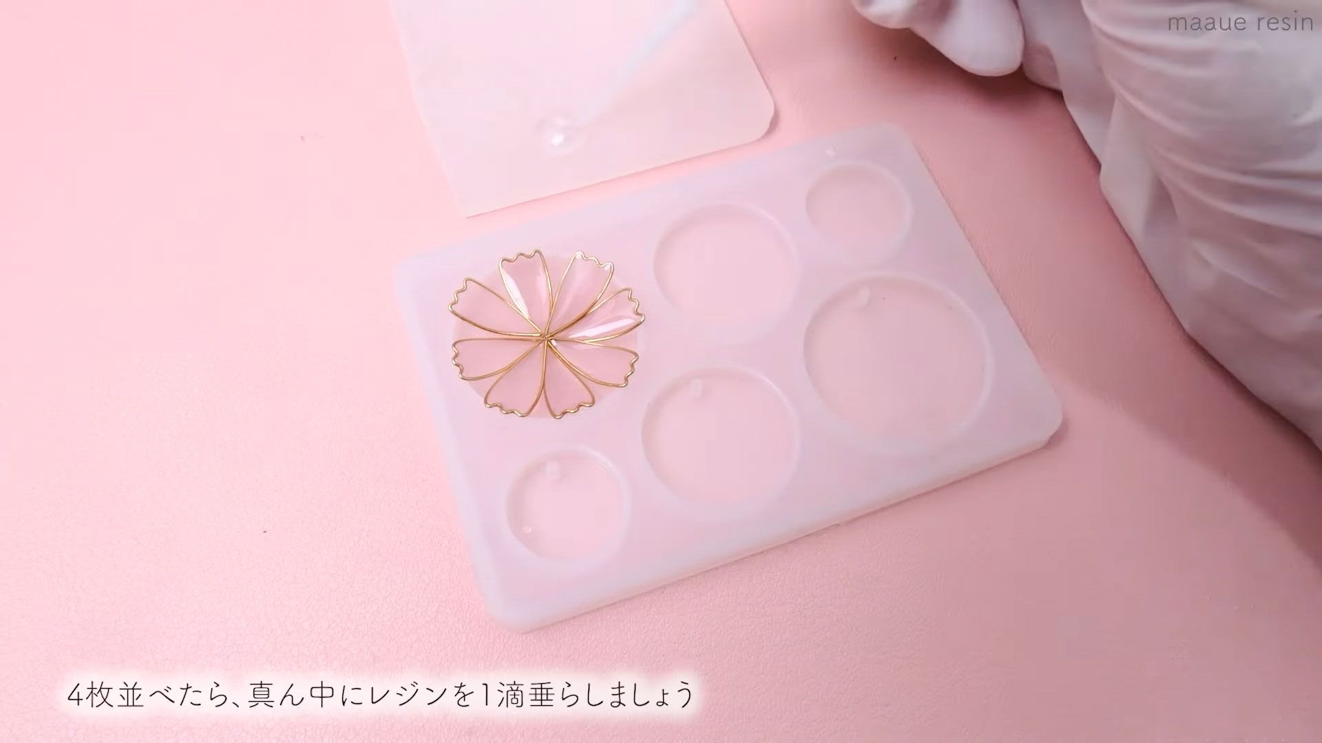 秋ファッションのワンポイントに映えること間違いなし！ワイヤーで作る