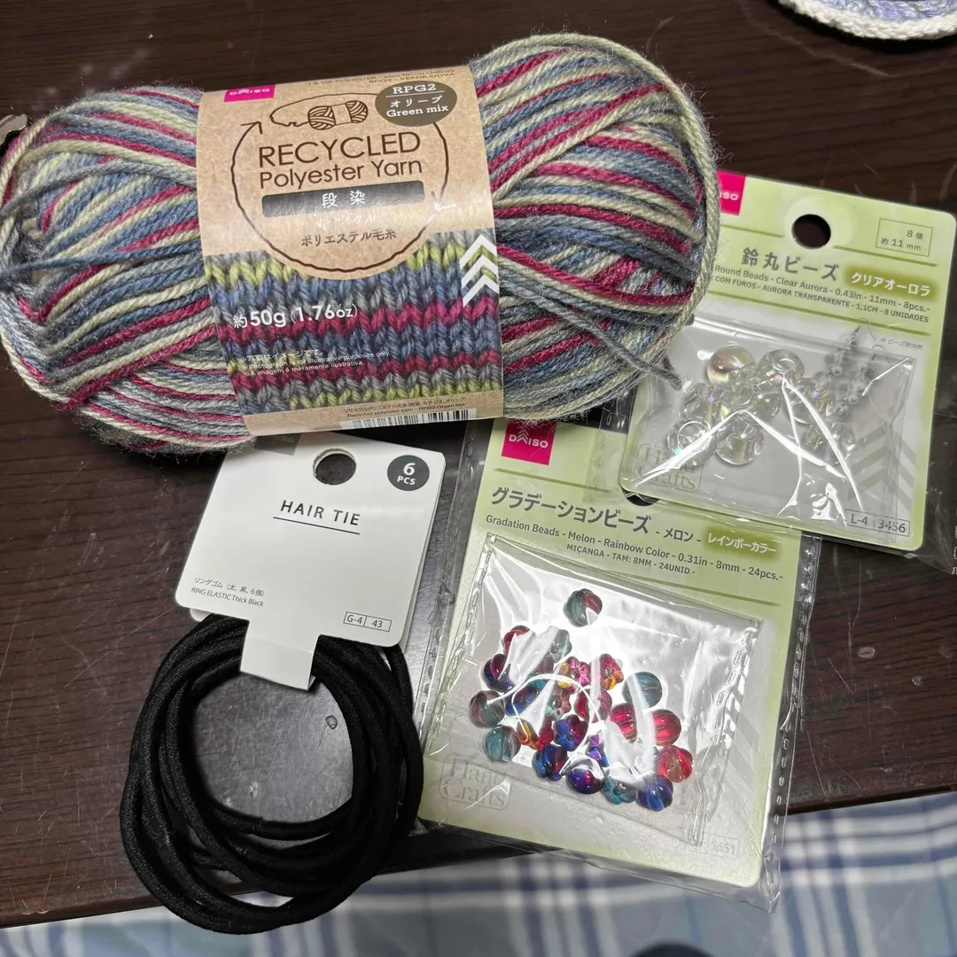 リサイクルポリエステルヤーン・オリーブ、HAIR TIE、グラデーションビーズ・メロン・レインボーカラー、鈴丸ビーズクリアオーロラ