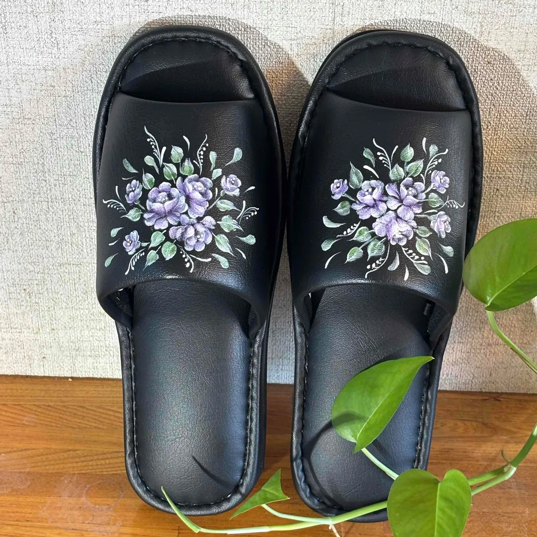 🌸まみ🌸さんのその他の
ハンドメイド作品 | フェイクレザー前開きスリッパ