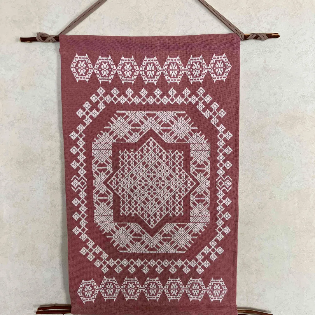 ノエルママさんの刺しゅう作品 | カーテン生地ハギレ　数年前に購入。現在は販売無いかも…