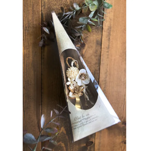 マイフラさんのフラワークラフト作品 | solage　ナチュラル三角錐アレンジ　ソラフラワー　手作り...