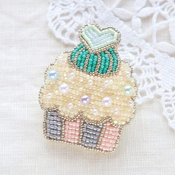 簡単ビーズ刺繍ブローチキットのアレンジ
