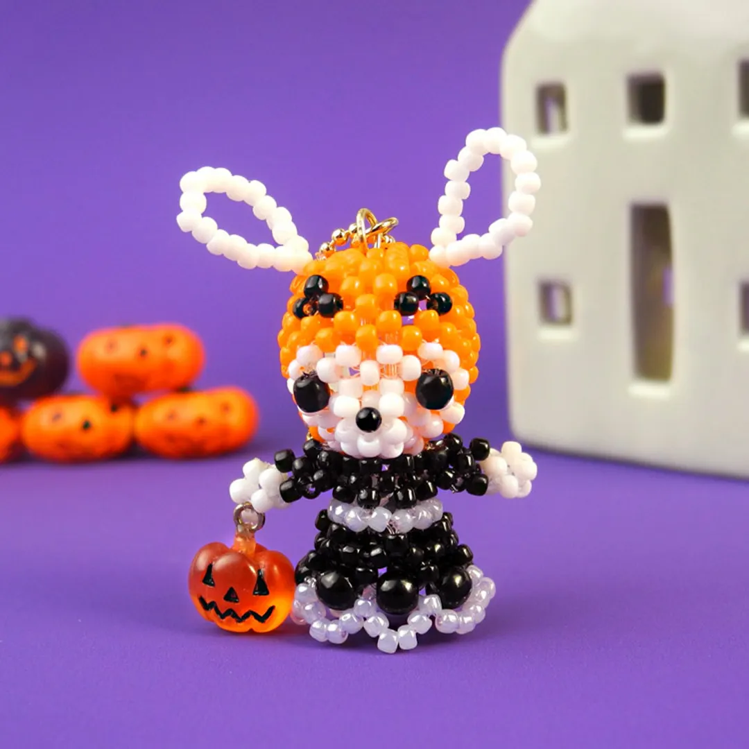 partsclubさんのビーズ作品 | オリジナルキット / かぼちゃハットのハロウィンうさちゃん