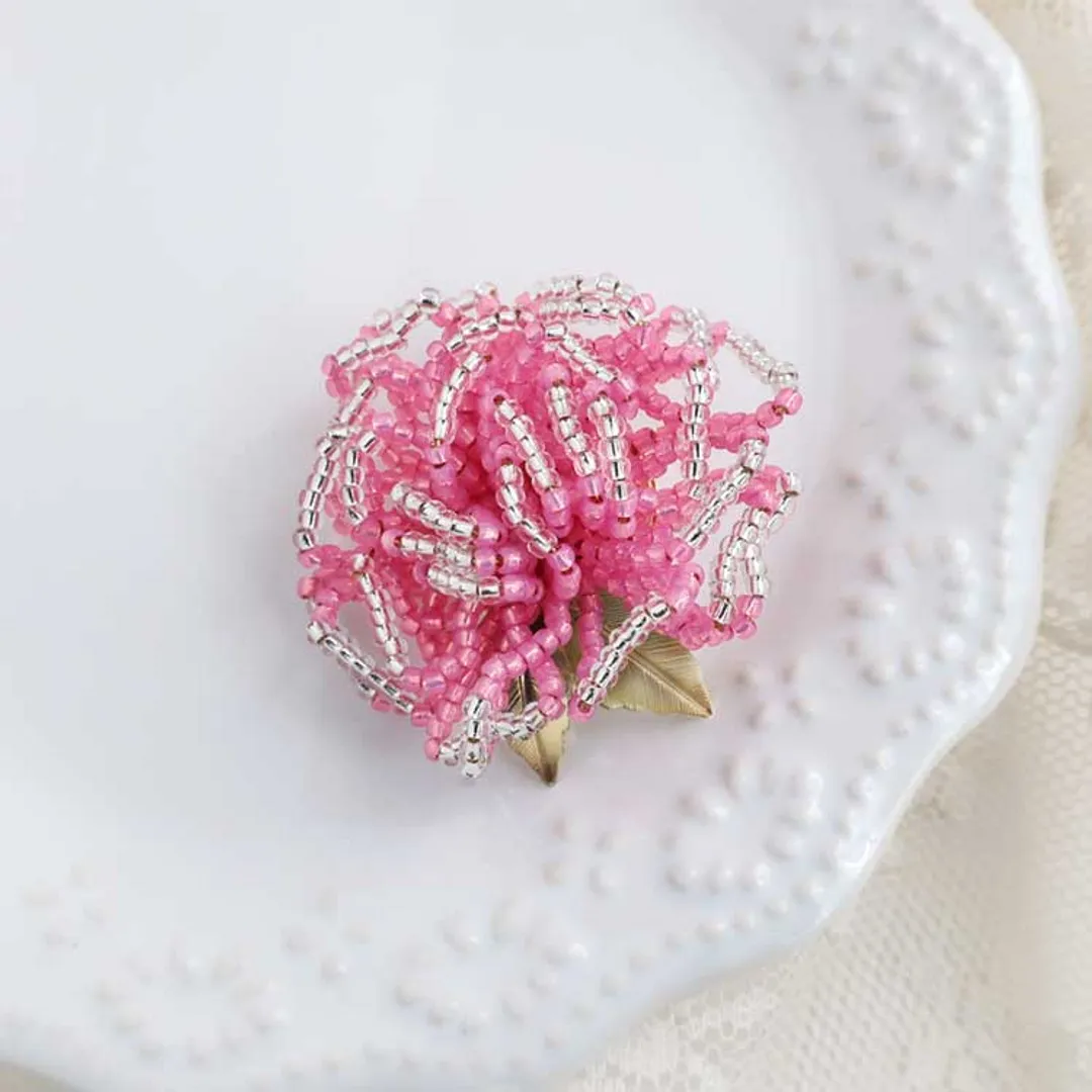 partsclubさんのビーズ作品 | ONLINE材料セット / フリルフラワーブローチ ピンク(...