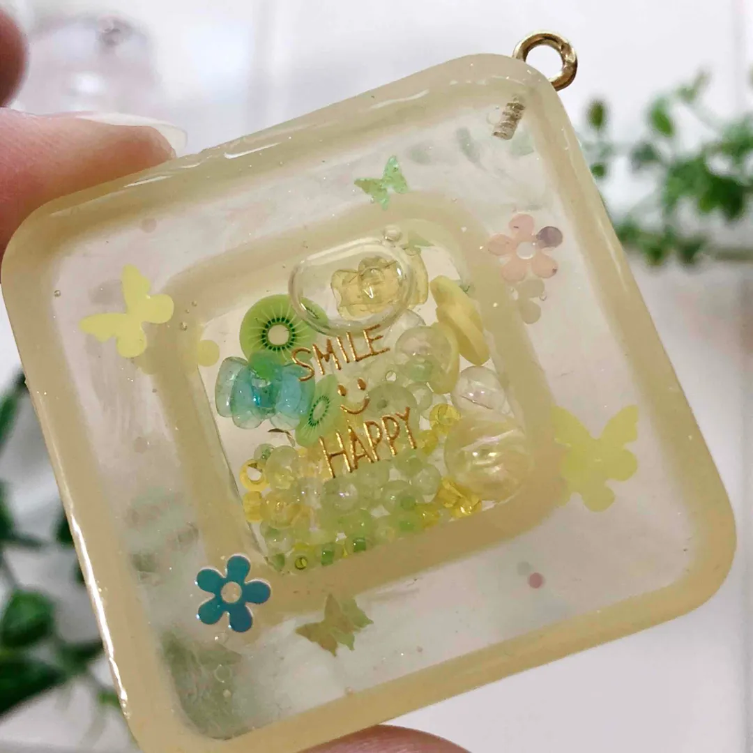 miyuさんのレジン作品 | シリコンモールド 8種のモチーフ ダブルシェイカー シャカシ...