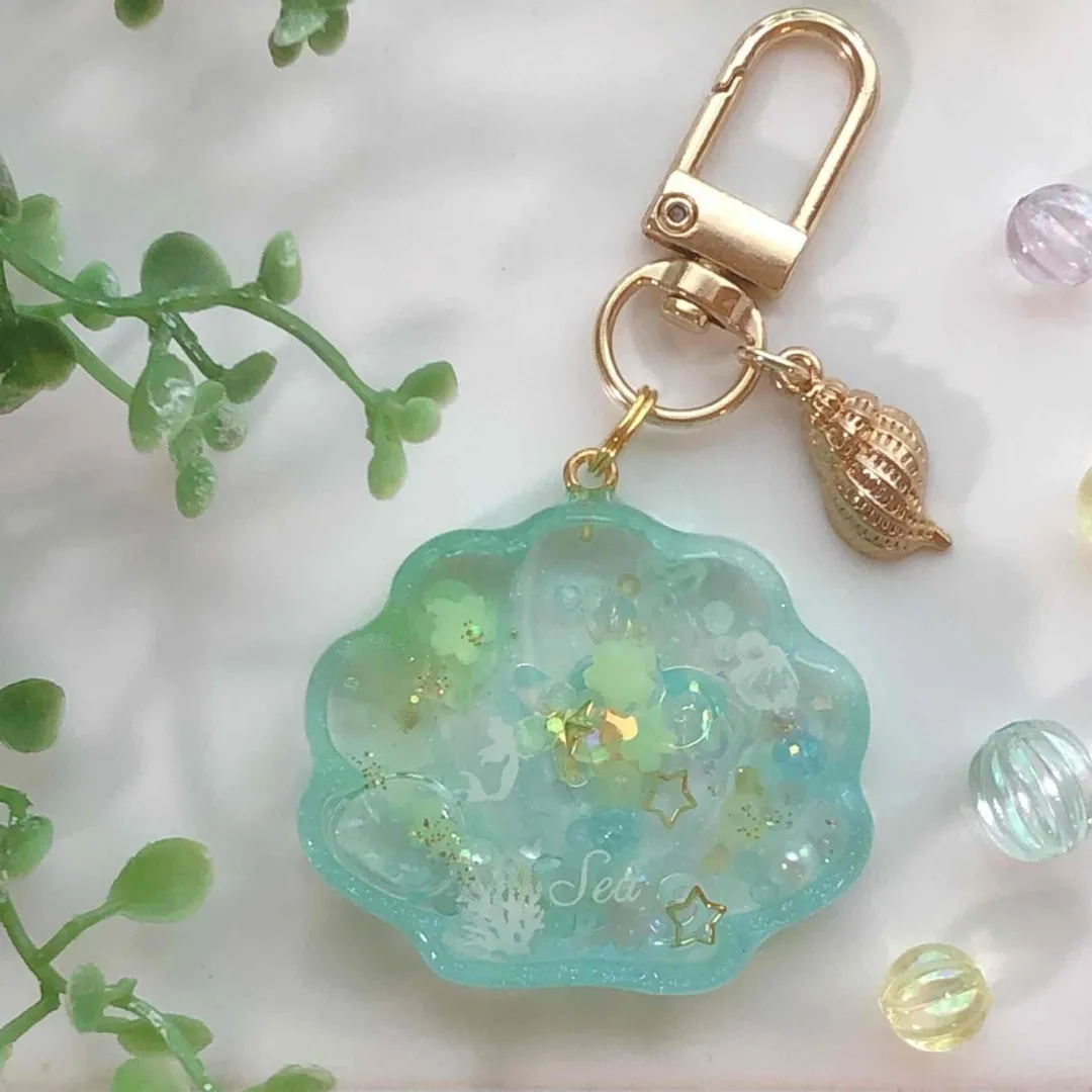 miyuさんのレジン作品 | 【シリコン型・モールド】シェルのカシャカシャ シリコンモール...