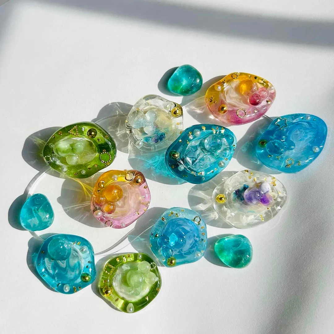 MUKURIさんのレジン作品 | 宝石の雫 2ml 12色セット UVレジン 着色剤 パジコ ...