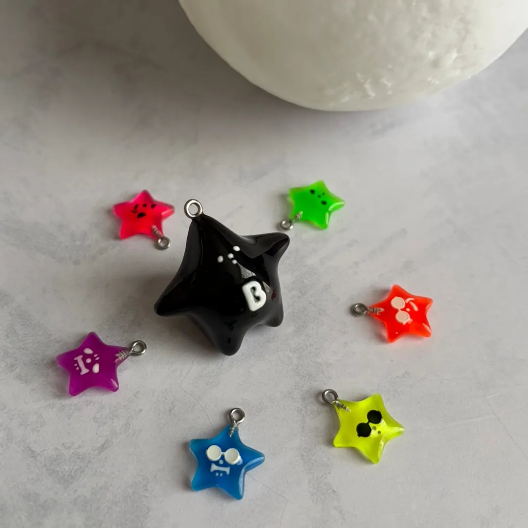 Y+(ワイプラス)さんのレジン作品 | 作家のためのレジン 100g