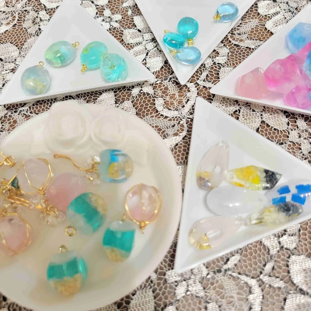 Huali_accessoriesさんのレジン作品 | 改良版 最高峰のコスパ レジン液 大容量 100g 持続する...