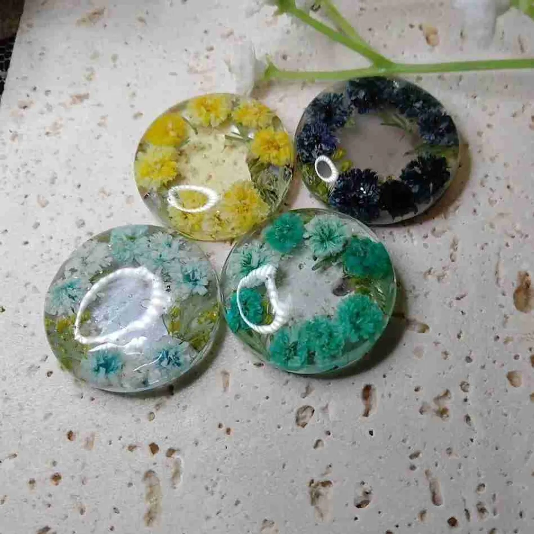 Huali_accessoriesさんのレジン作品 | 改良版 最高峰のコスパ レジン液 大容量 100g 持続する...