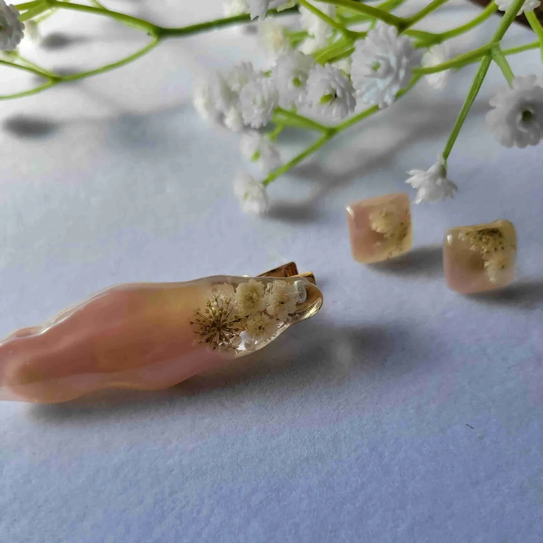 Huali_accessoriesさんのレジン作品 | 改良版 最高峰のコスパ レジン液 大容量 100g 持続する...