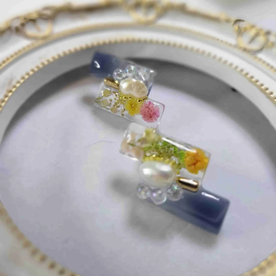 Huali_accessoriesさんのレジン作品 | 改良版 最高峰のコスパ レジン液 大容量 100g 持続する...
