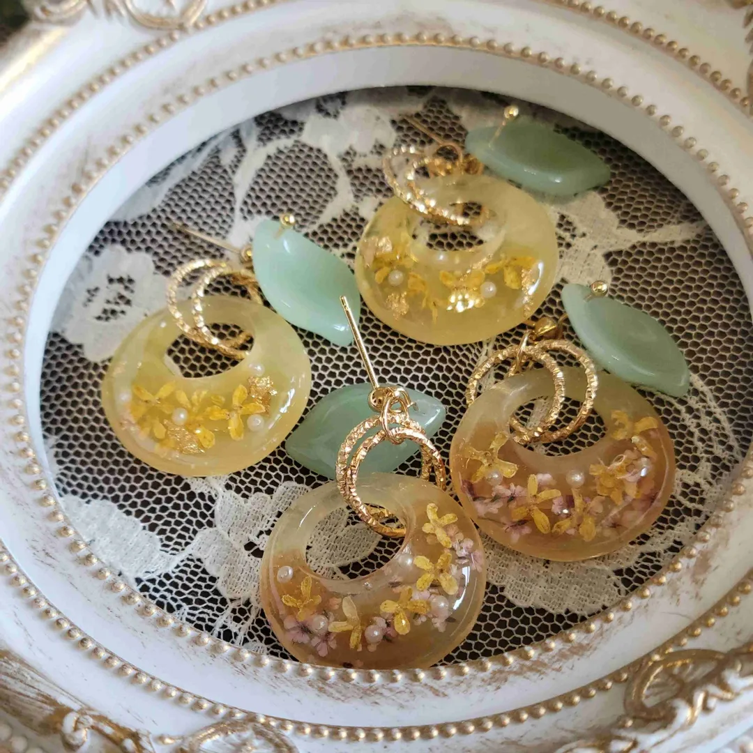 Huali_accessoriesさんのレジン作品 | 改良版 最高峰のコスパ レジン液 大容量 100g 持続する...