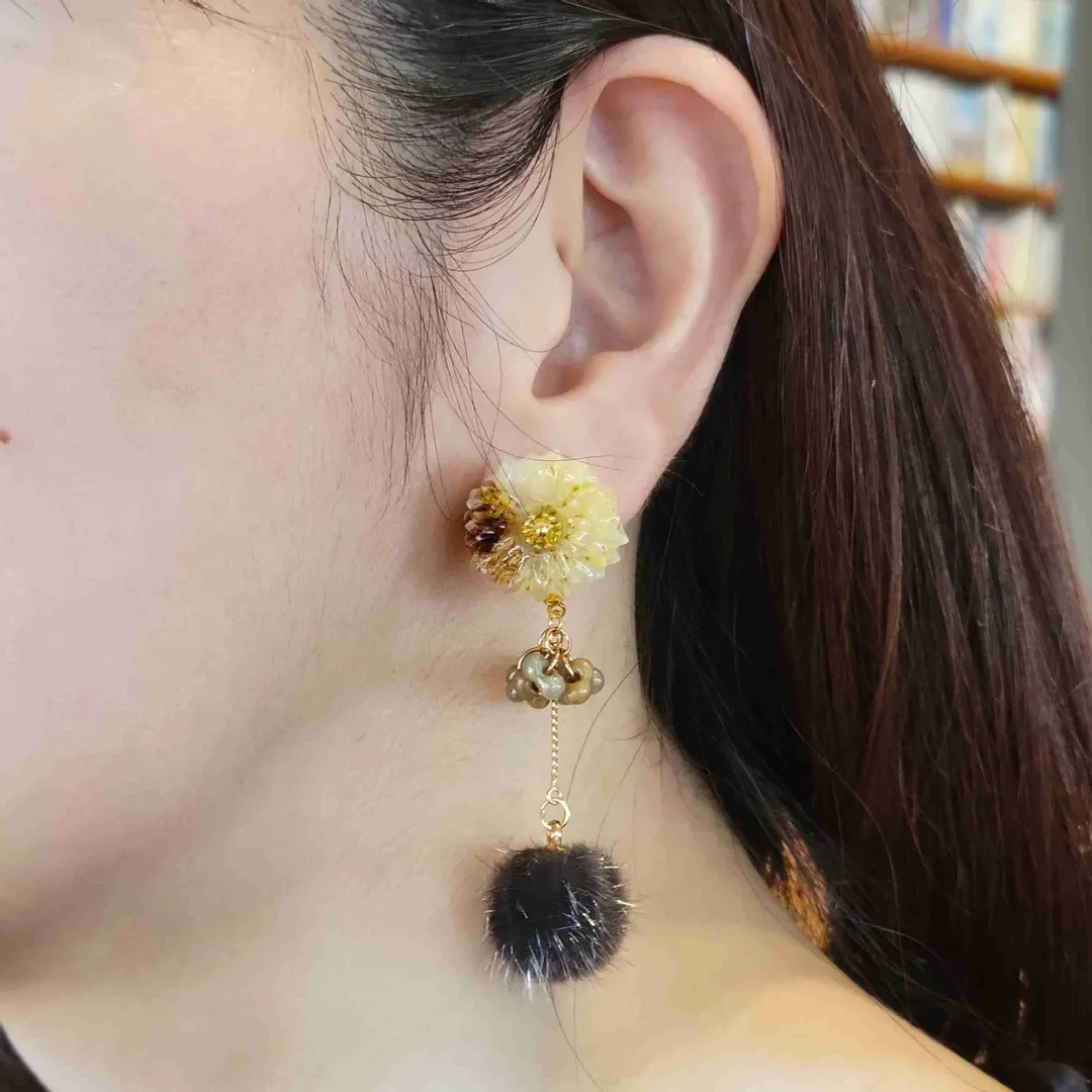 Huali_accessoriesさんのレジン作品 | 改良版 最高峰のコスパ レジン液 大容量 100g 持続する...