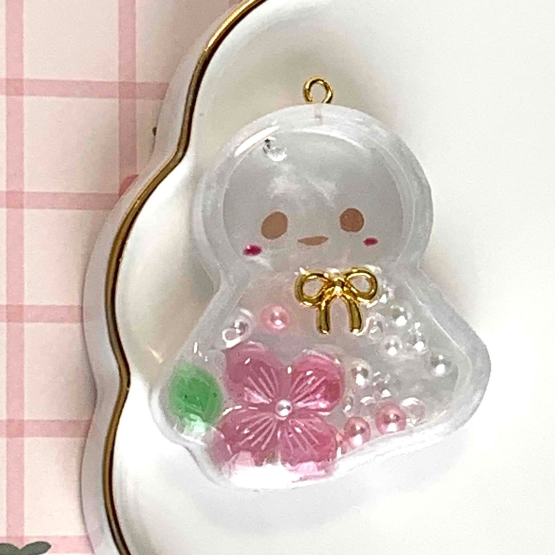 Kurumi ✳Hand made shop✳ | 半球の雲レジン 三日月🌙と夜桜
