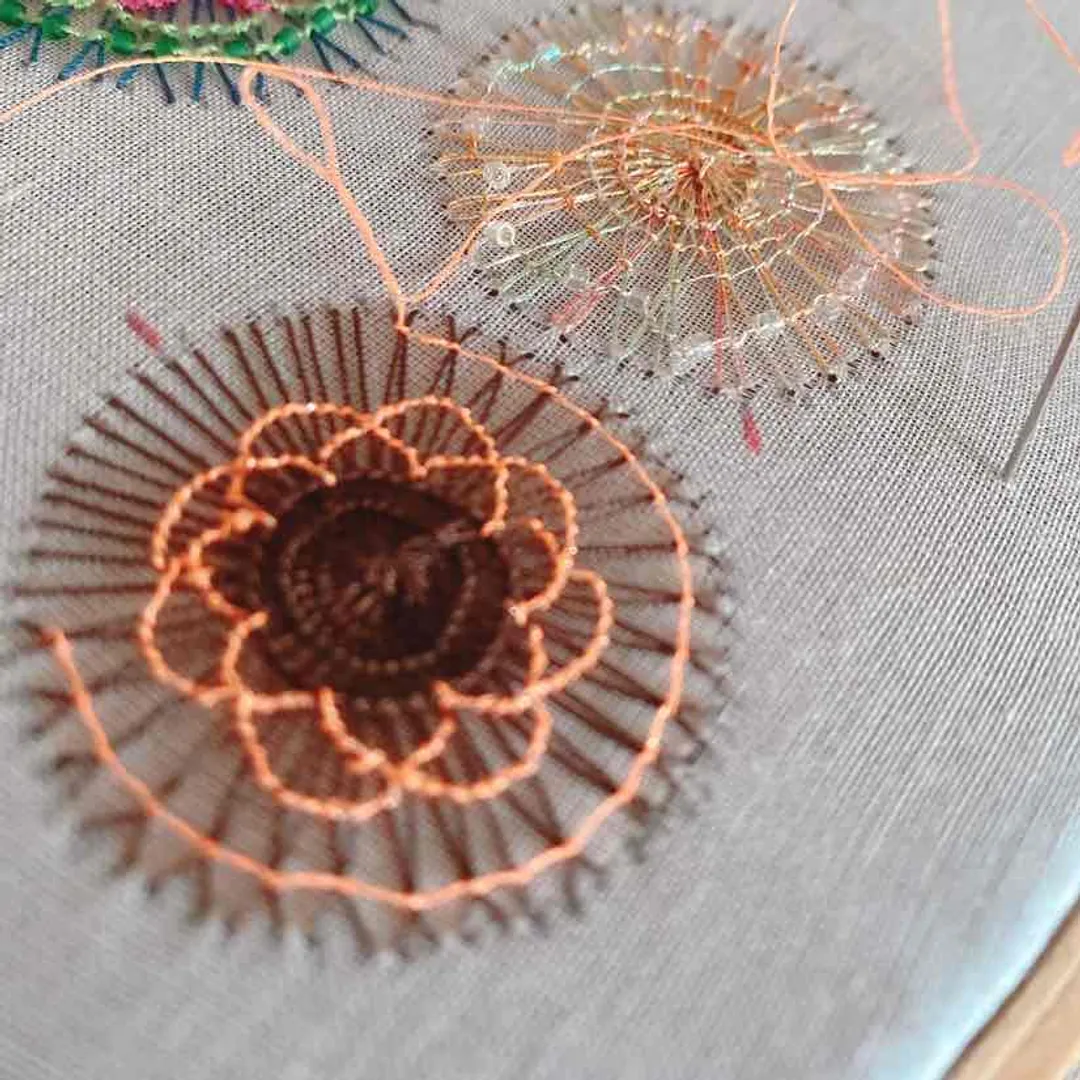aminboさんの刺しゅう作品 | 刺しゅう糸 COSMO にしきいと 蛍 たすき撚り