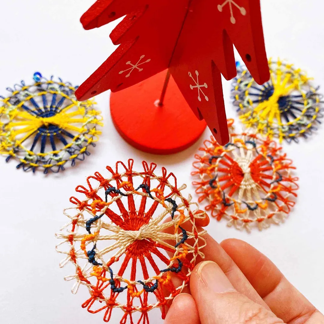 aminboさんの刺しゅう作品 | DMC社の刺繍糸 25番糸 赤〜ピンク系全16色から 《 刺...