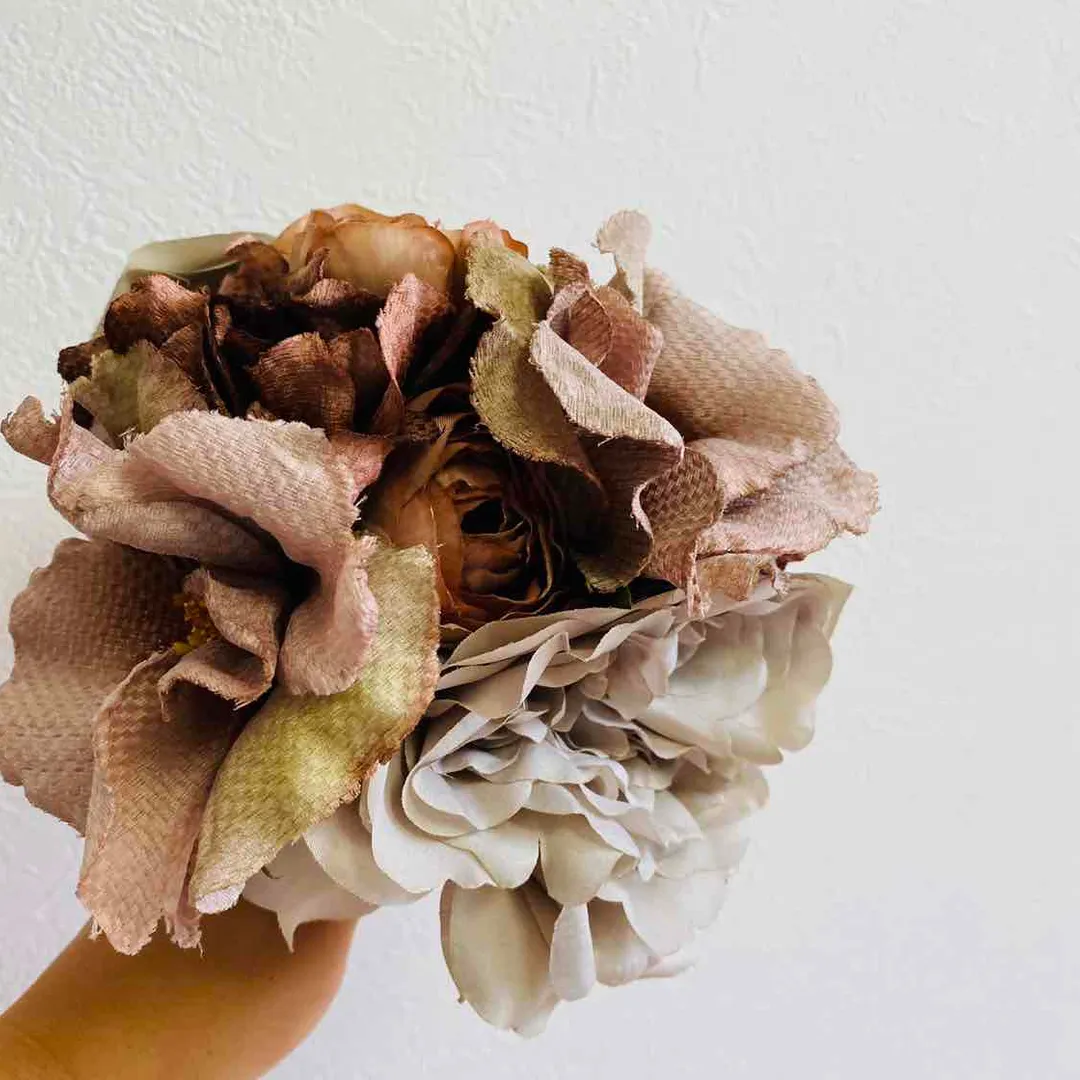 usankoさんのフラワークラフト作品 | MAGIQ　アントワーヌローズブーケ　ブラウンアイボリー　ア...