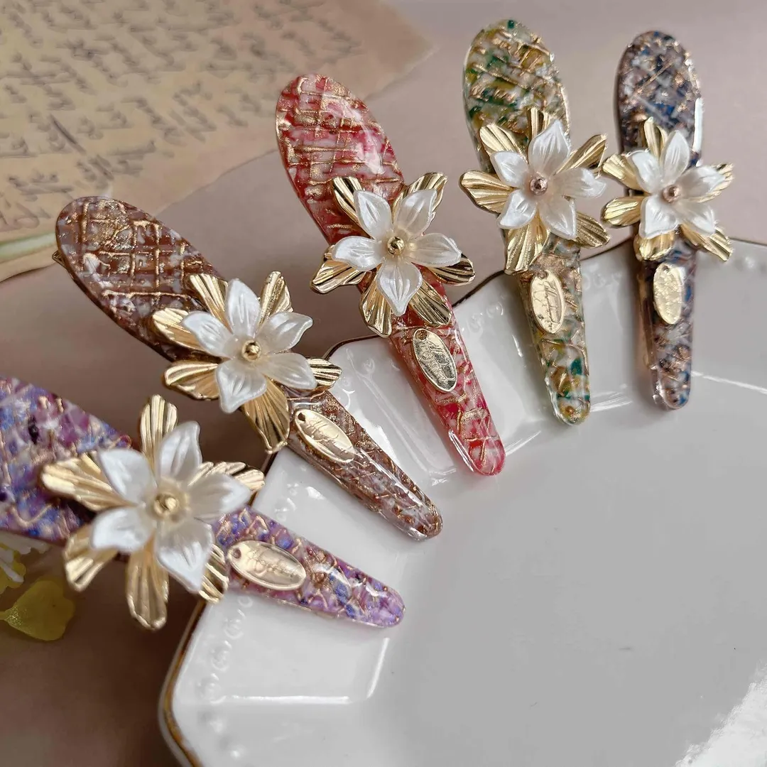 coconuts88さんのレジン作品 | ツイード柄グリーンヘアクリップ