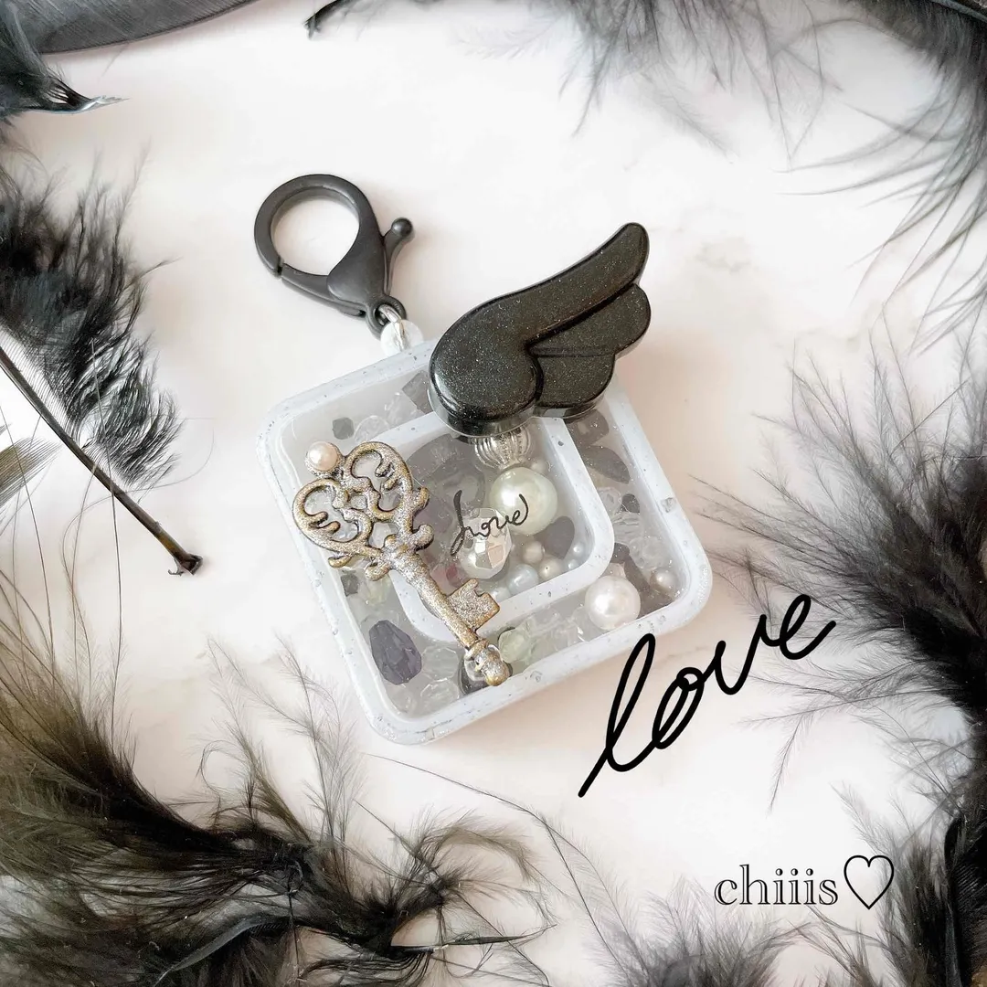 chiiisさんのレジン作品 | 作家のためのレジン 「 UV/LEDコーティング液 8g 」...