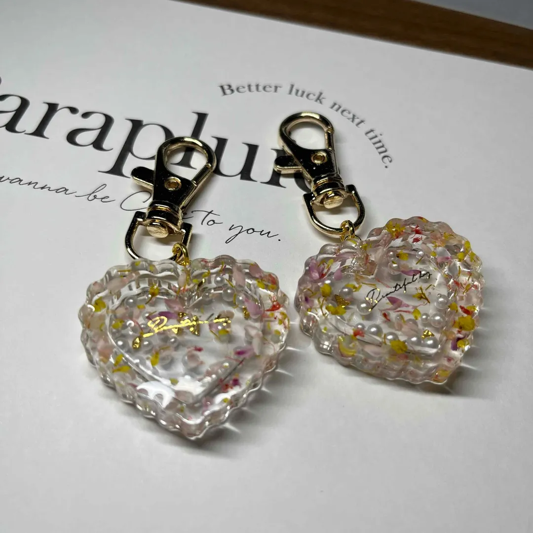 takarejin2024さんのレジン作品 | 【シリコン型・モールド】ハートと吹き出しのカシャカシャ シリ...