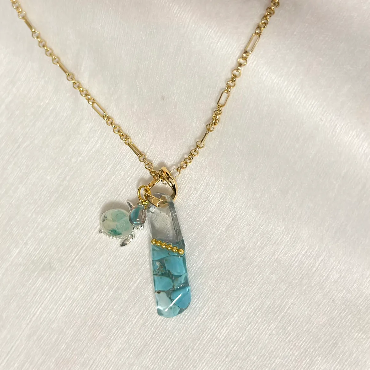 らび ＊ハンドメイドさんのレジン作品 | チェコガラスビーズ ドロップ 約9×6mm オーロラクリスタ...