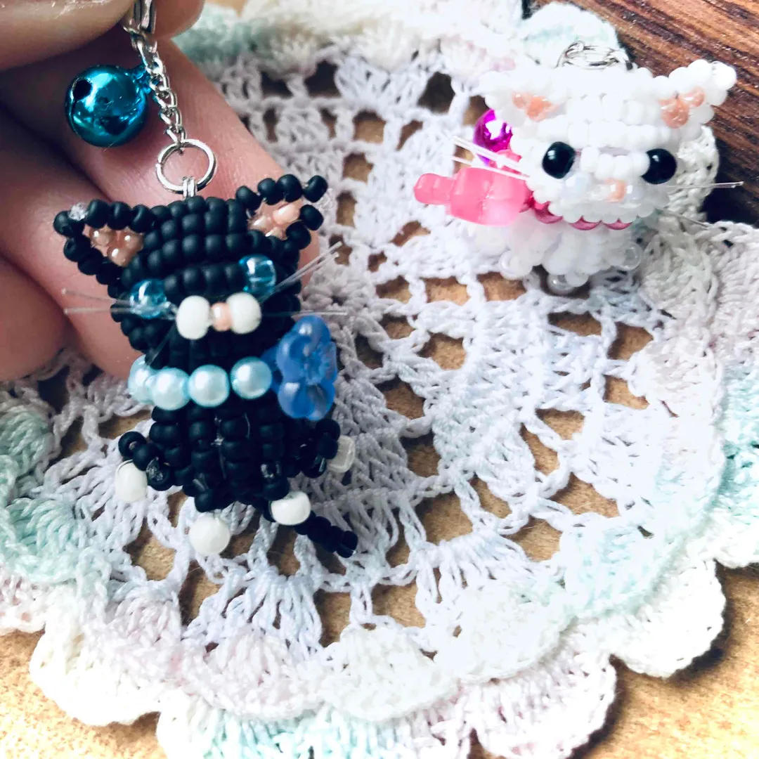 suzuharuさんのビーズ作品 | ビーズキット 携帯アクセサリー＆チャーム 子猫ちゃんツインズ...