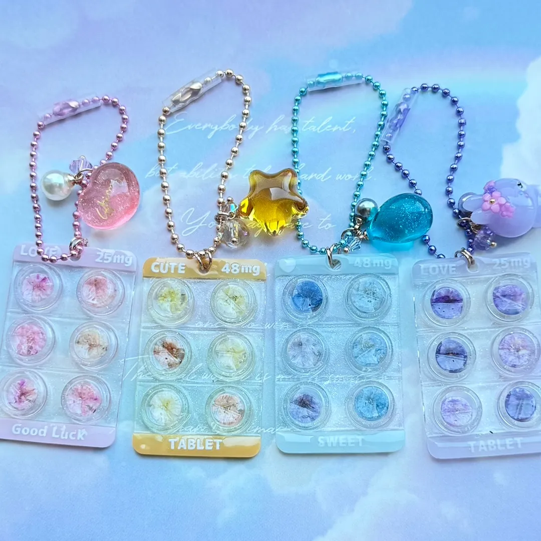 pepeco0103さんのレジン作品 | 【小分け】かすみ草 つぼみ ケース入り 全17色 レジン封入...