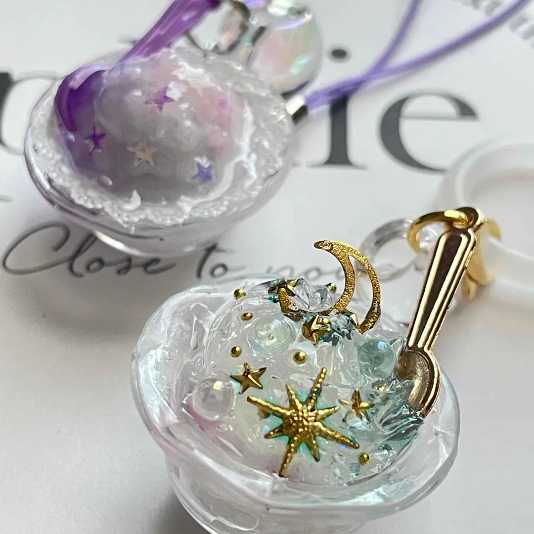 YUKA🤭さんのレジン作品 | 作家のためのレジン 「 UV/LEDコーティング液 8g 」...