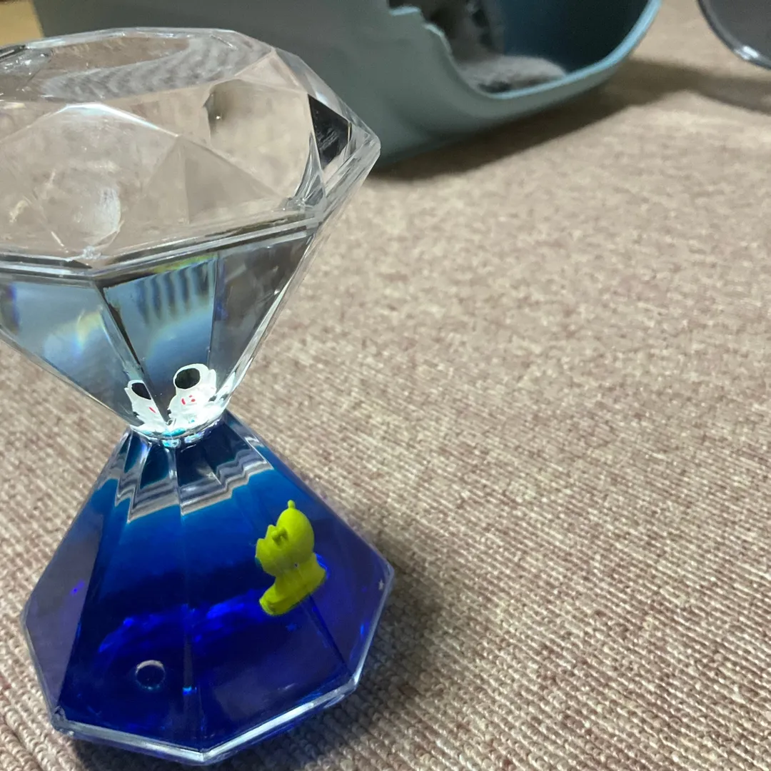 口が空飛ぶ🪽靴👞みたいなおじさんさんの粘土作品 | ライト