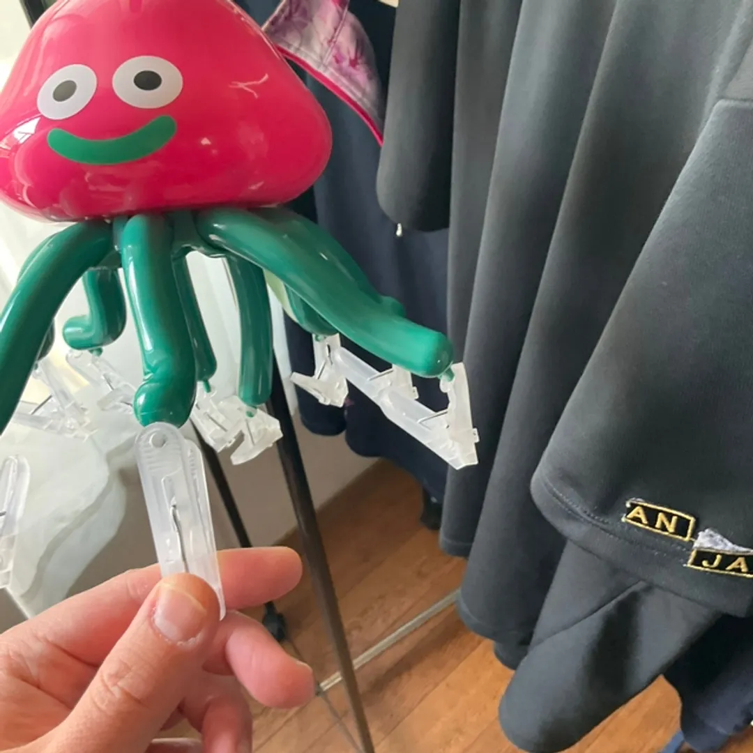 large-amount-nendomanさんのお便り作品 | 靴下。白が基本の。ラインが入ってる。