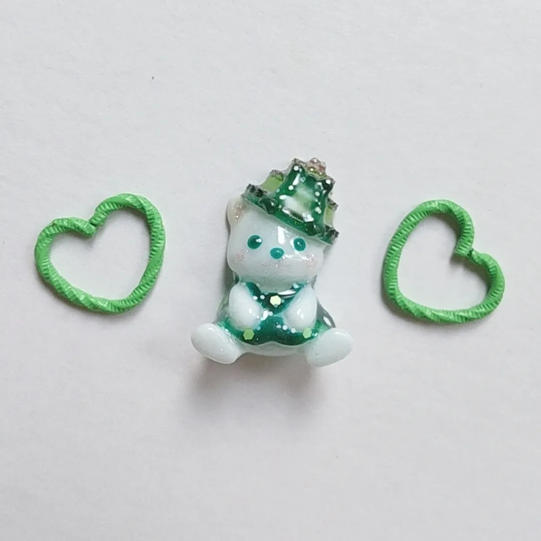 S.snowさんのレジン作品 | シリコンモールド ウサギ ミニチュア ゴージャス 可愛い衣装...