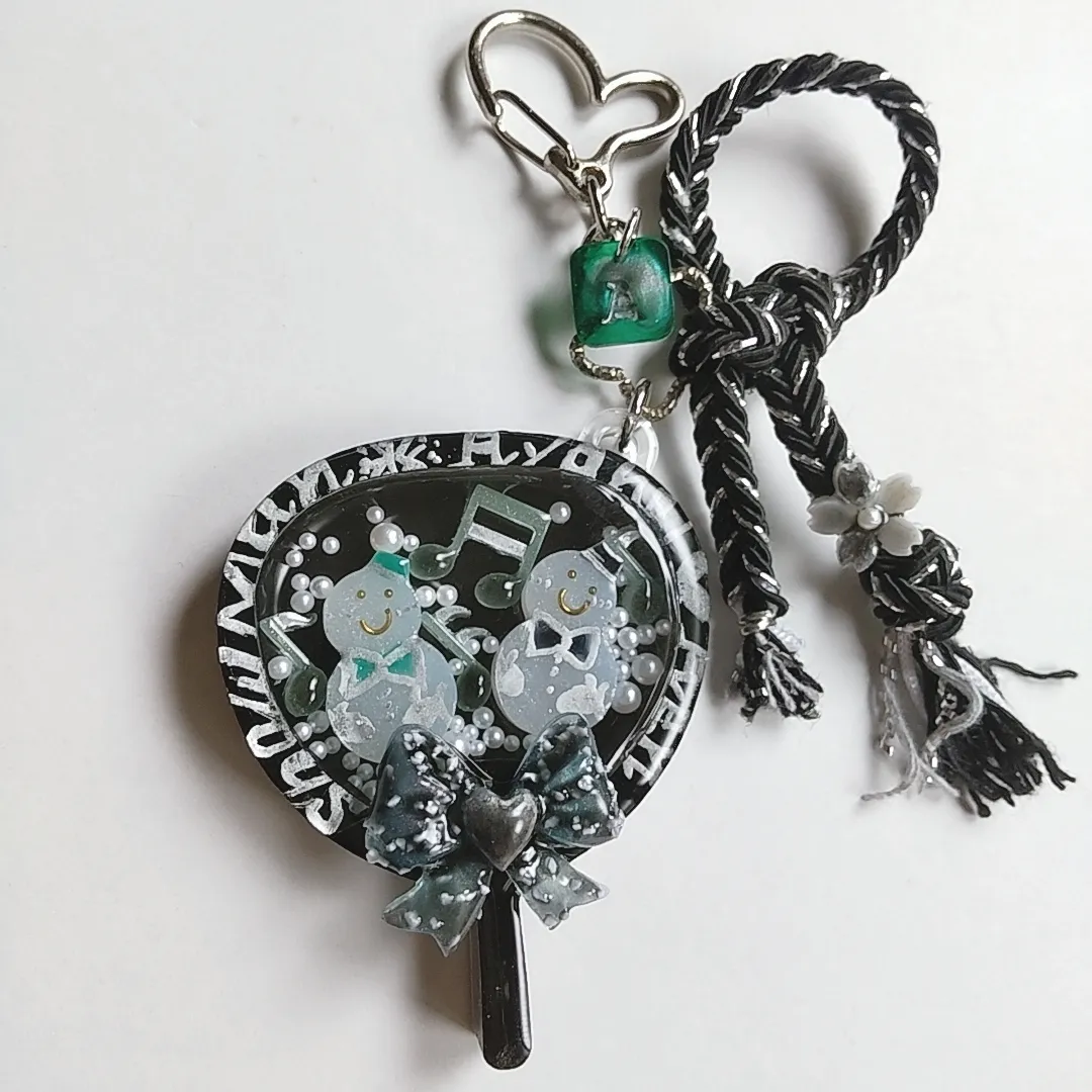 S.snowさんのレジン作品 | シリコンモールド うちわ 推し活 シャカシャカ 大小2サイズ