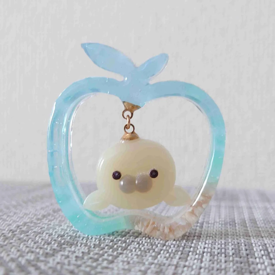 aiko_mさんのレジン作品 | 【シリコン型・モールド】りんご カシャカシャ中身が動く♪オイ...