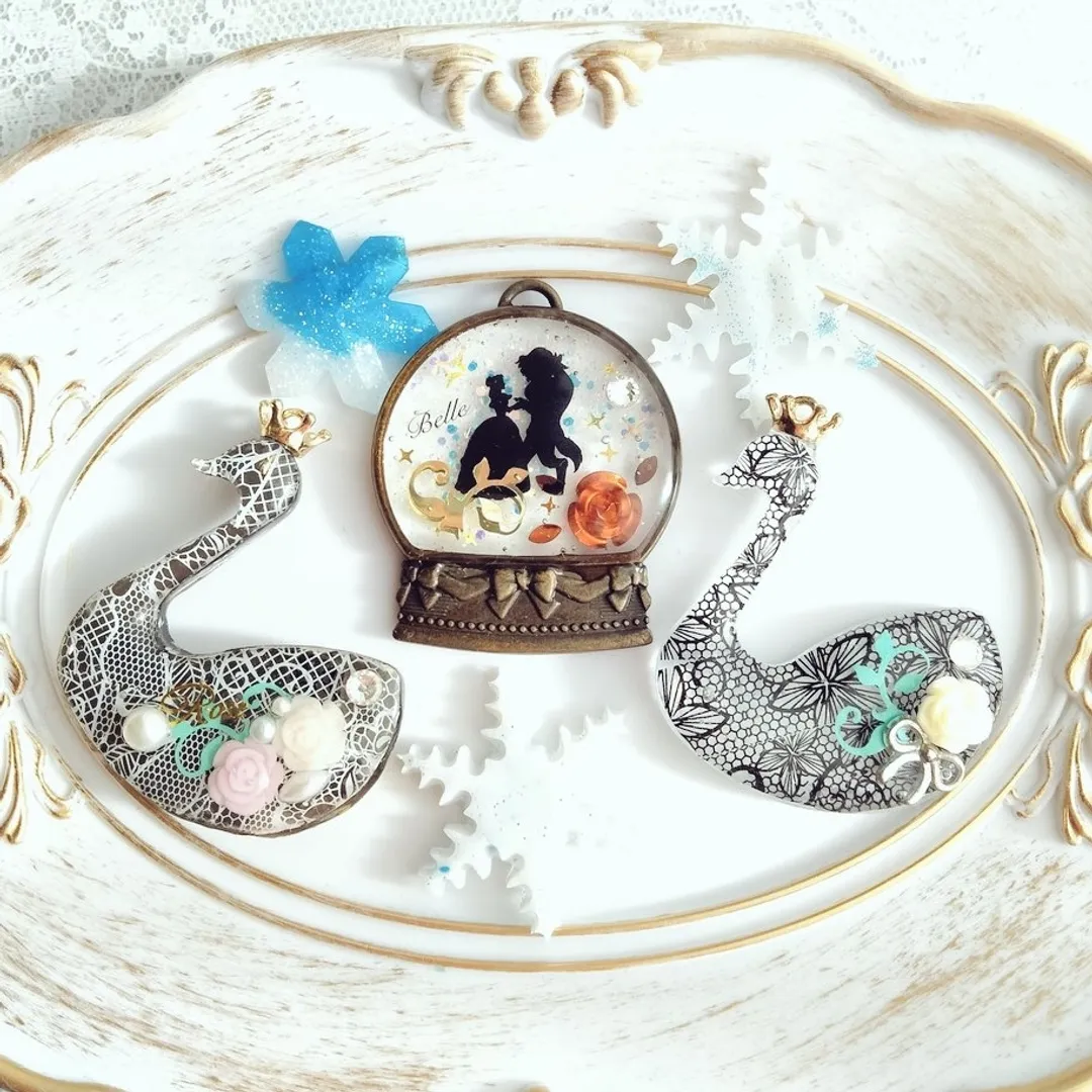 ゆき❄️氷さんのレジン作品 | シリコンモールド シリコンモチーフ スワン 清原