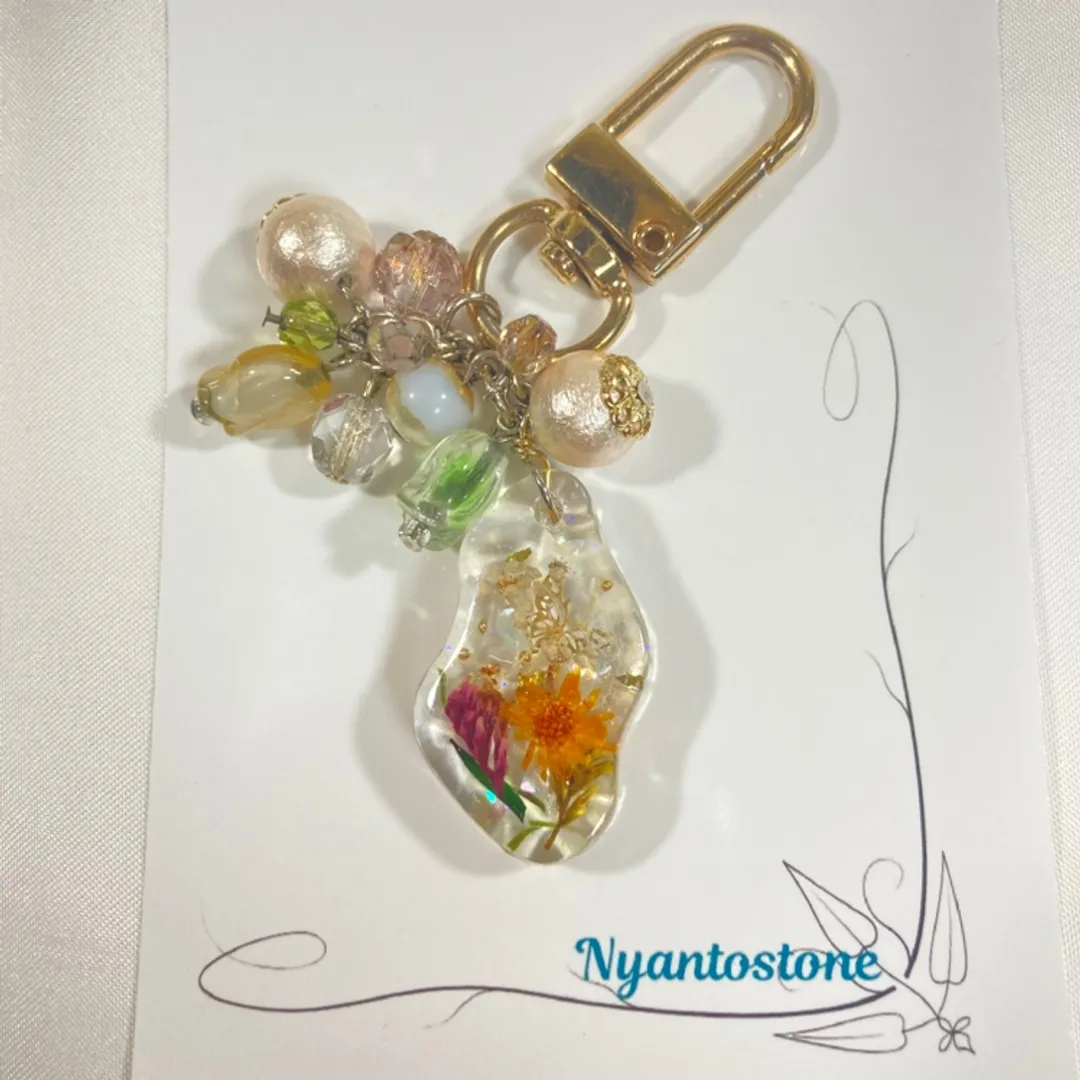 nyantostoneさんのパーツ
アクセサリー作品 | 作家のためのレジン 100g