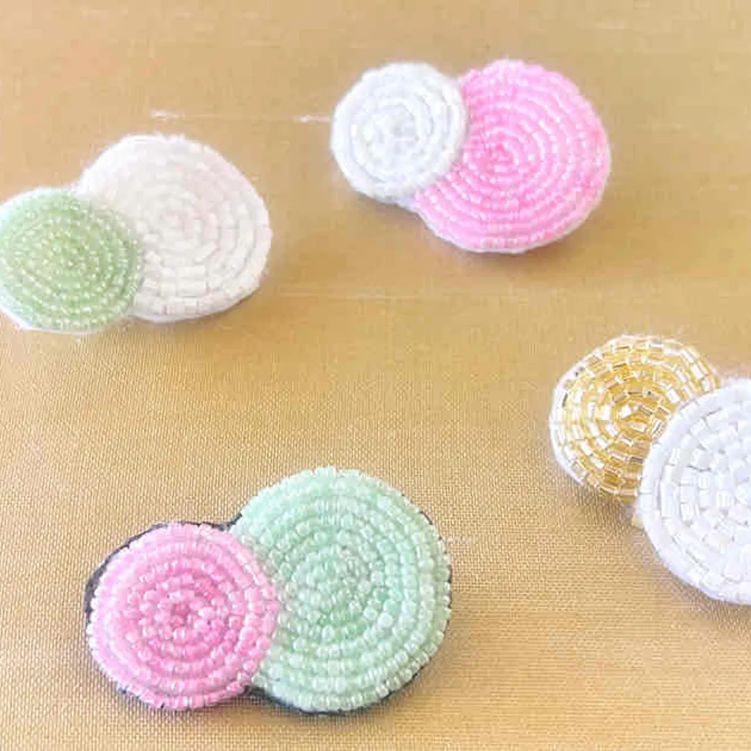 うさうささんのビーズ作品 |  特小ビーズ (外形：1.5mm)　セイロン　糸通し1mパッ...