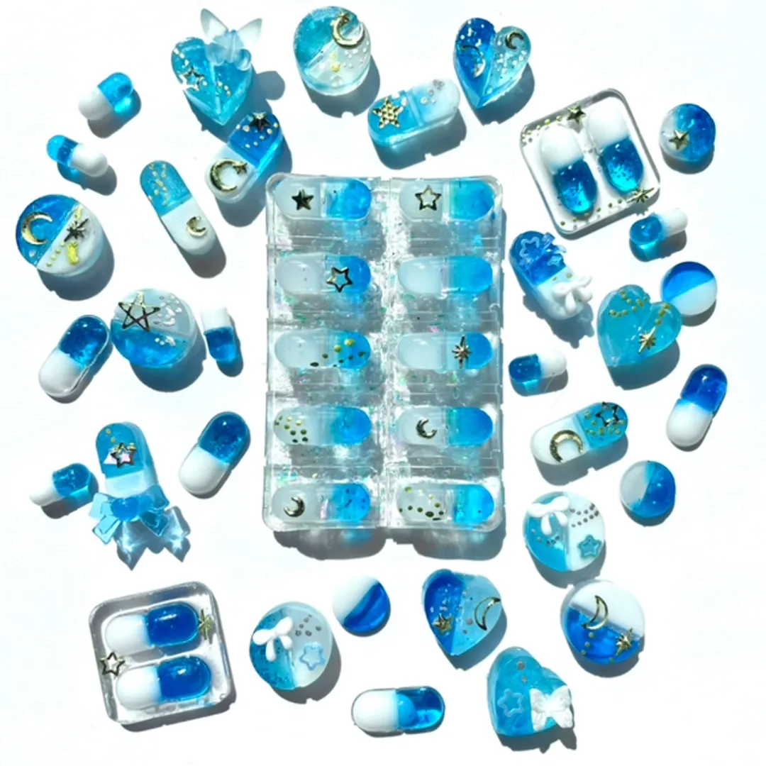 Yas /青ヰ鱗さんのレジン作品 | シリコンモールド ピル 薬 ハート 円 カプセル 3種