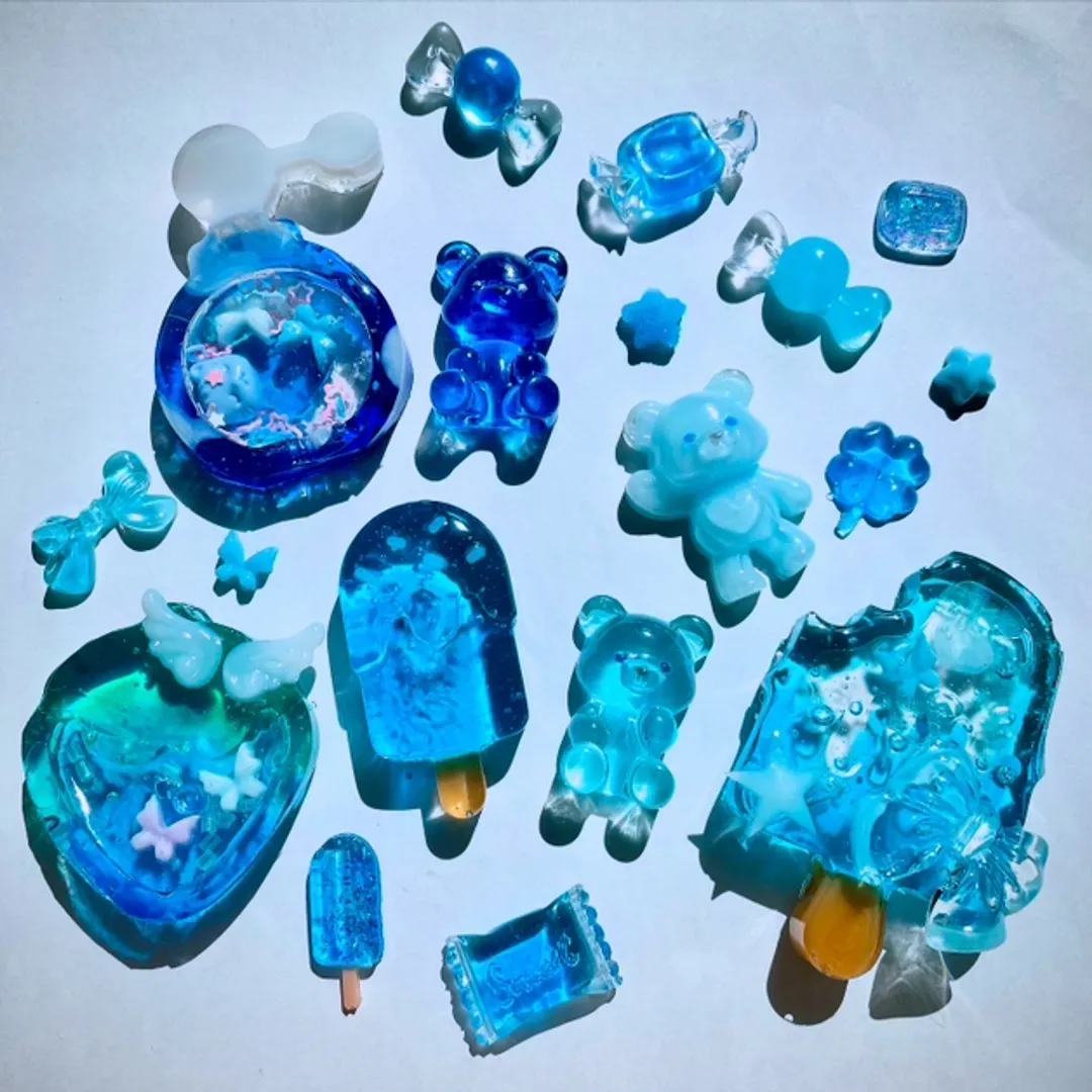 Yas /青ヰ鱗さんのレジン作品 | シリコンモールド くま うさぎ 羽 アイス フルーツ デコパ...