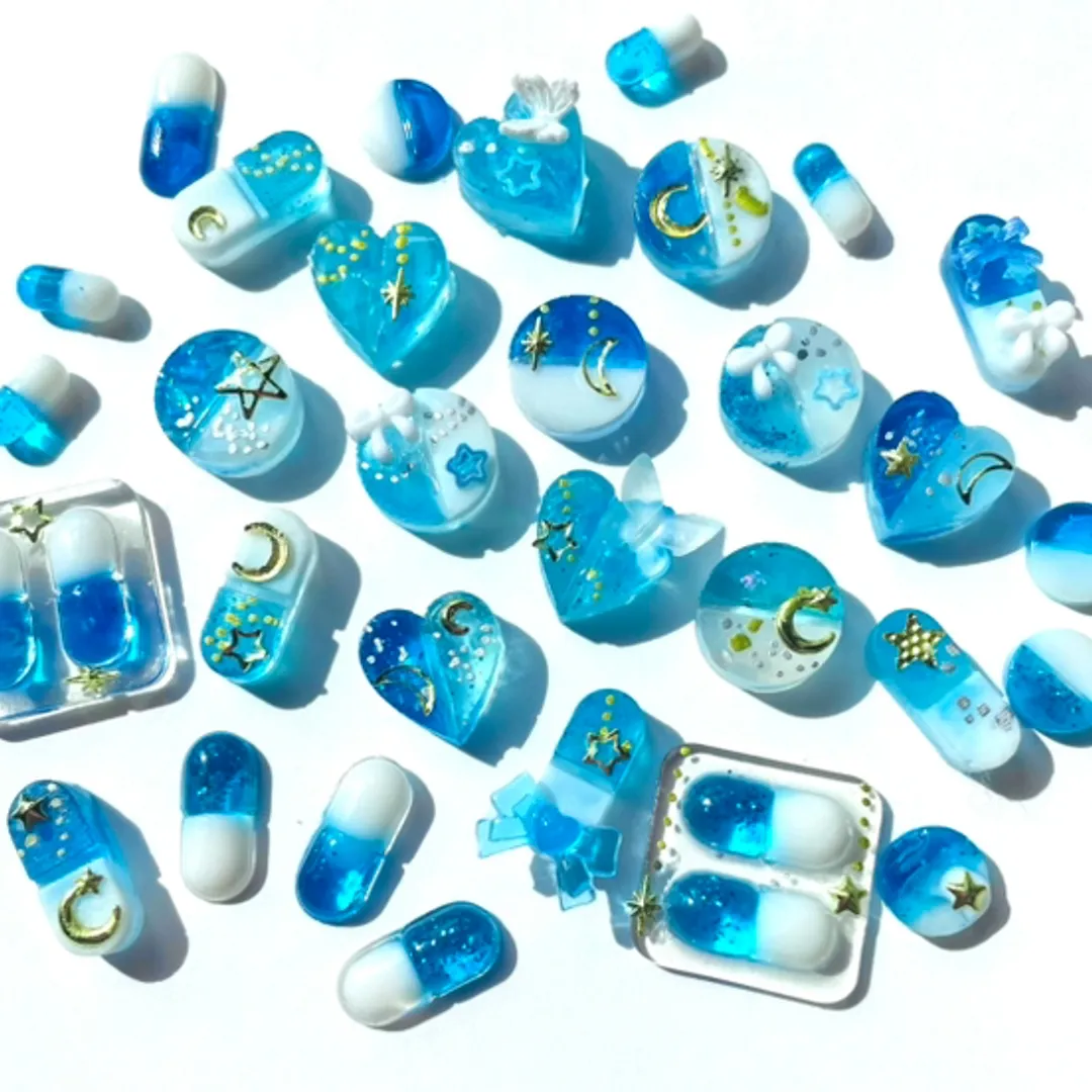 Yas /青ヰ鱗さんのレジン作品 | シリコンモールド ピル 薬 ハート 円 カプセル 3種
