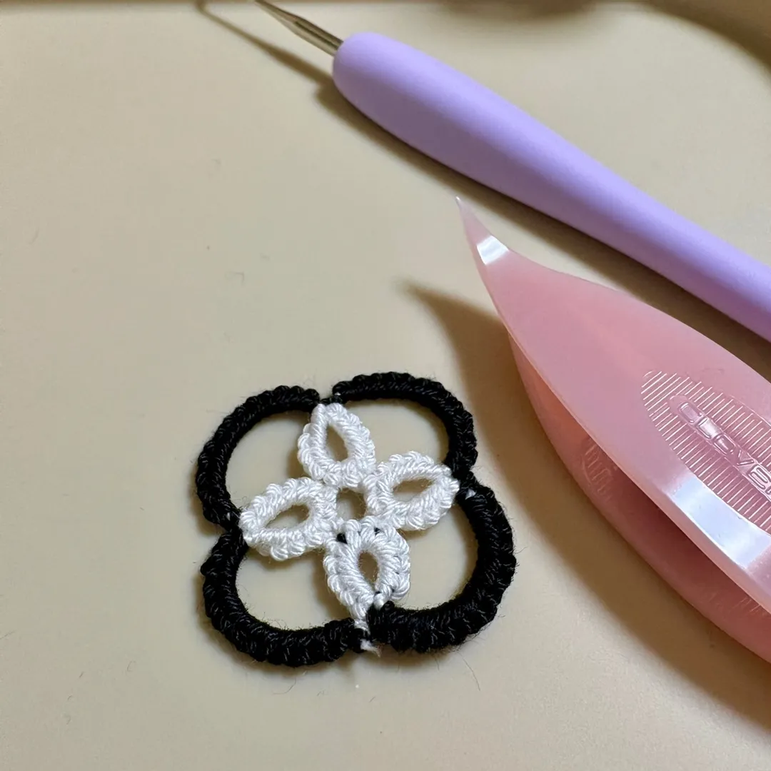 うさぎもどきさんの編み物作品 | レース糸 『エミーグランデ カラーズ 901(黒)番色』 O...