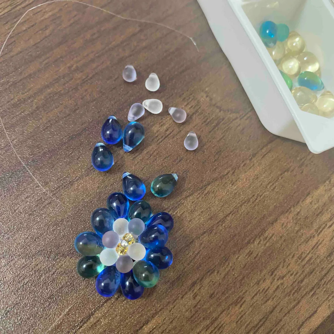 Mi-Syuさんのビーズ作品 | チェコガラスビーズ ドロップ しずく 9×6mm ブルー×レ...