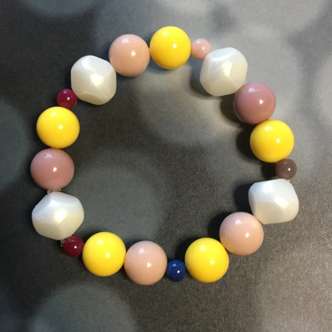 chirpsさんのビーズ作品 | 多角形アクリルビーズ・アクリル12mmミックス黄色系・アクリ...