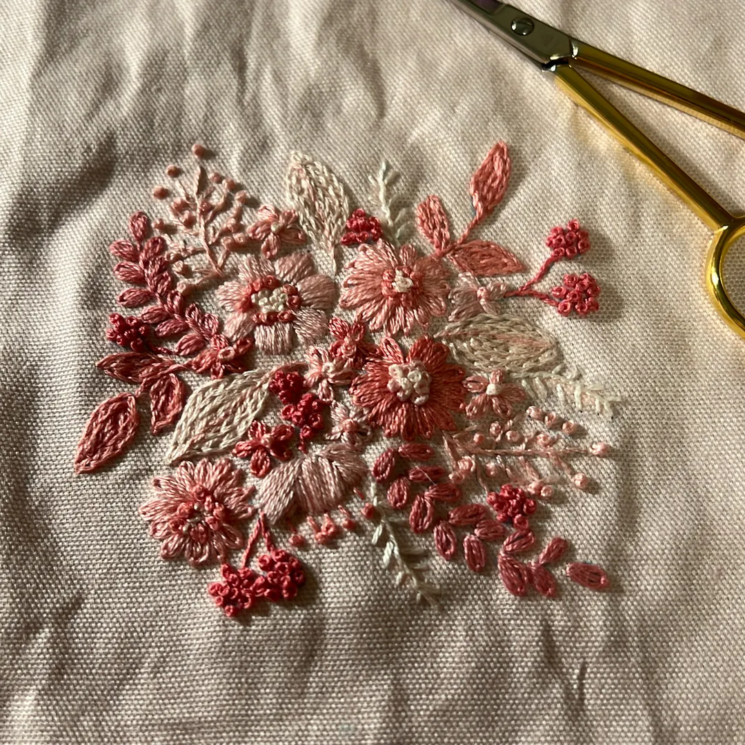 MiMiYokohamaさんの刺しゅう作品 | 刺しゅう糸 『DMC 25番刺繍糸 151番色』 DMC デ...