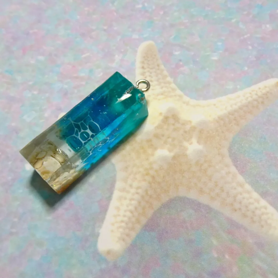 omiotukeさんのレジン作品 | 【追加用レジン1本100g】作家のためのレジン 200gの定...