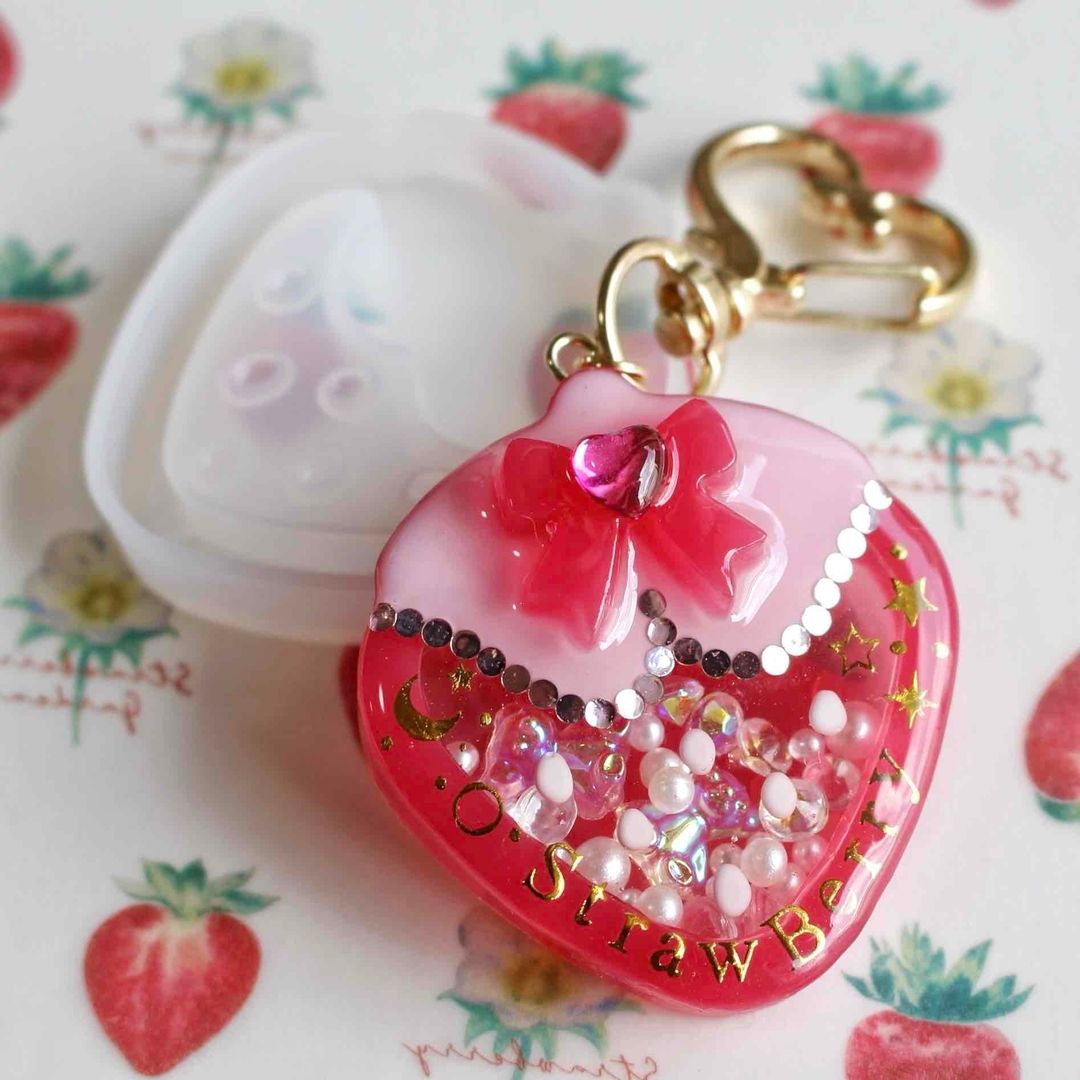 シリコンモールド イチゴ シェイカー シャカシャカ レジン | ク