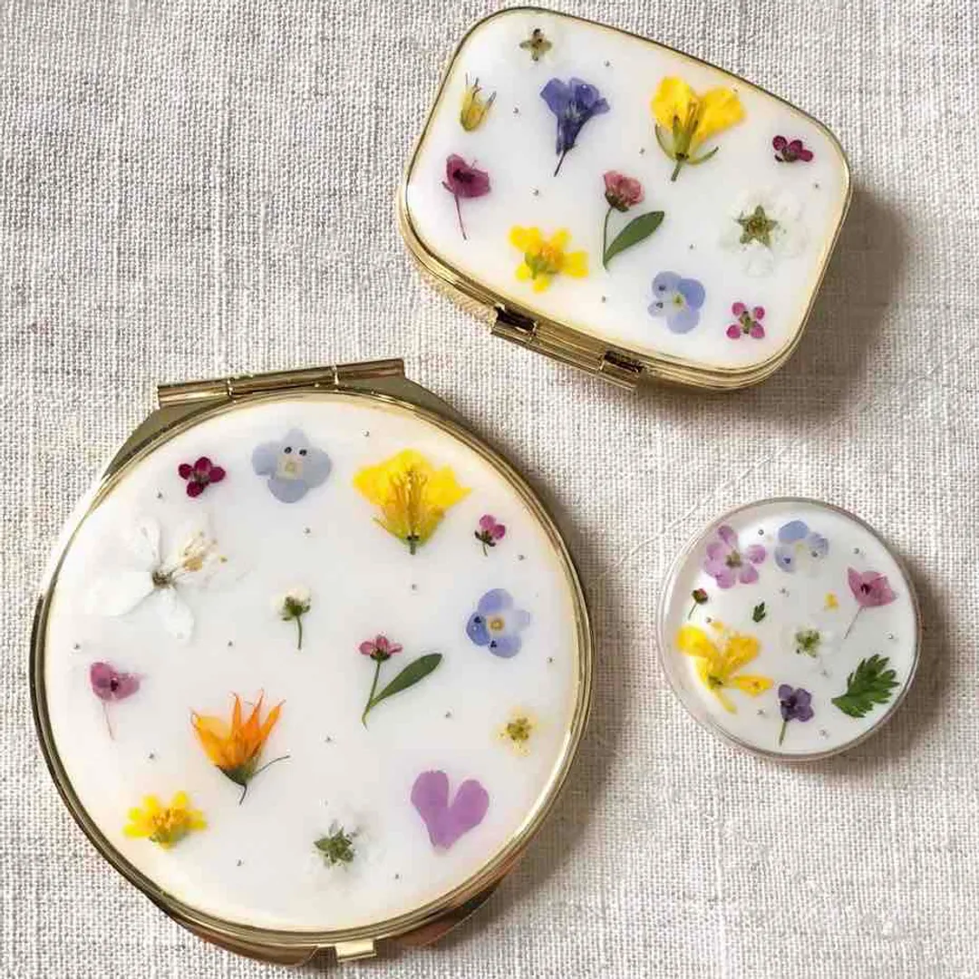 𝐂𝕠𝕞𝕒𝕣𝕚𝕞𝕒𝕕𝕖 (*こまり*)さんのレジン作品 | デコ素材【選べる！デコ素材3点セット】デコ用素材 デコ土台 ...