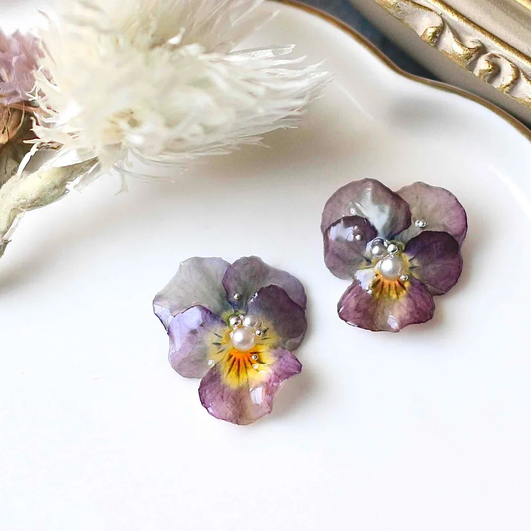 𝐂𝕠𝕞𝕒𝕣𝕚𝕞𝕒𝕕𝕖 (*こまり*)さんのレジン作品 | croccha shop ブリオン ホワイトシルバー